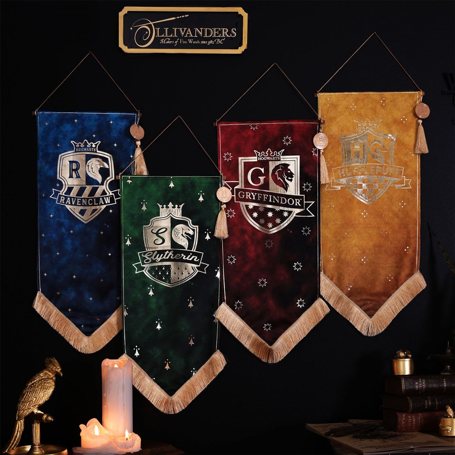 Warner Bros Harry Potter Alumni Hanging Banner Gryffindor