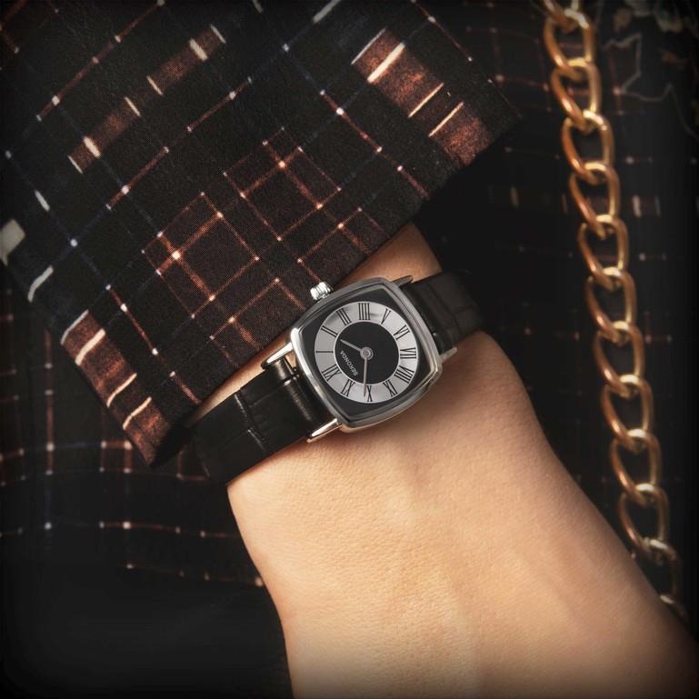 Sekonda 1970s Ladies Basic Black Dial Roman numerals Silver Case & Black Leather Strap Watch