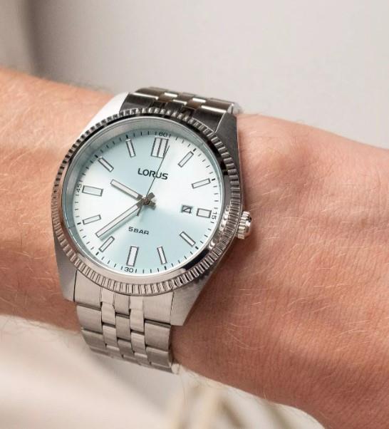 Lorus Mens Sports Date 42mm Light Blue Sunray Dial With Stainless Steel Bracelet Watch