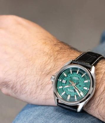 Lorus Mens Basic Fashion Automatic Date 43mm Green Dial Black Leather strap Watch