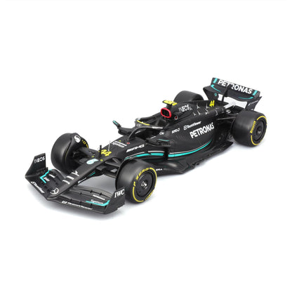 F1 MERCEDES AMG W14 2023 WITH DRIVER FIGURE HAMILTON 1:24