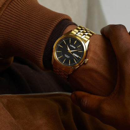 Lorus Mens sport Fashion Automatic Embossed Day Date 10ATM 42mm Black Dial Gold Plated Bracelet Watch