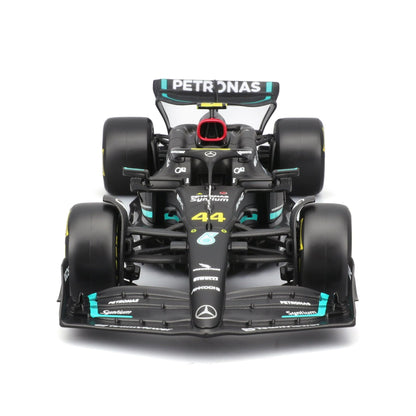 F1 MERCEDES AMG W14 2023 WITH DRIVER FIGURE HAMILTON 1:24