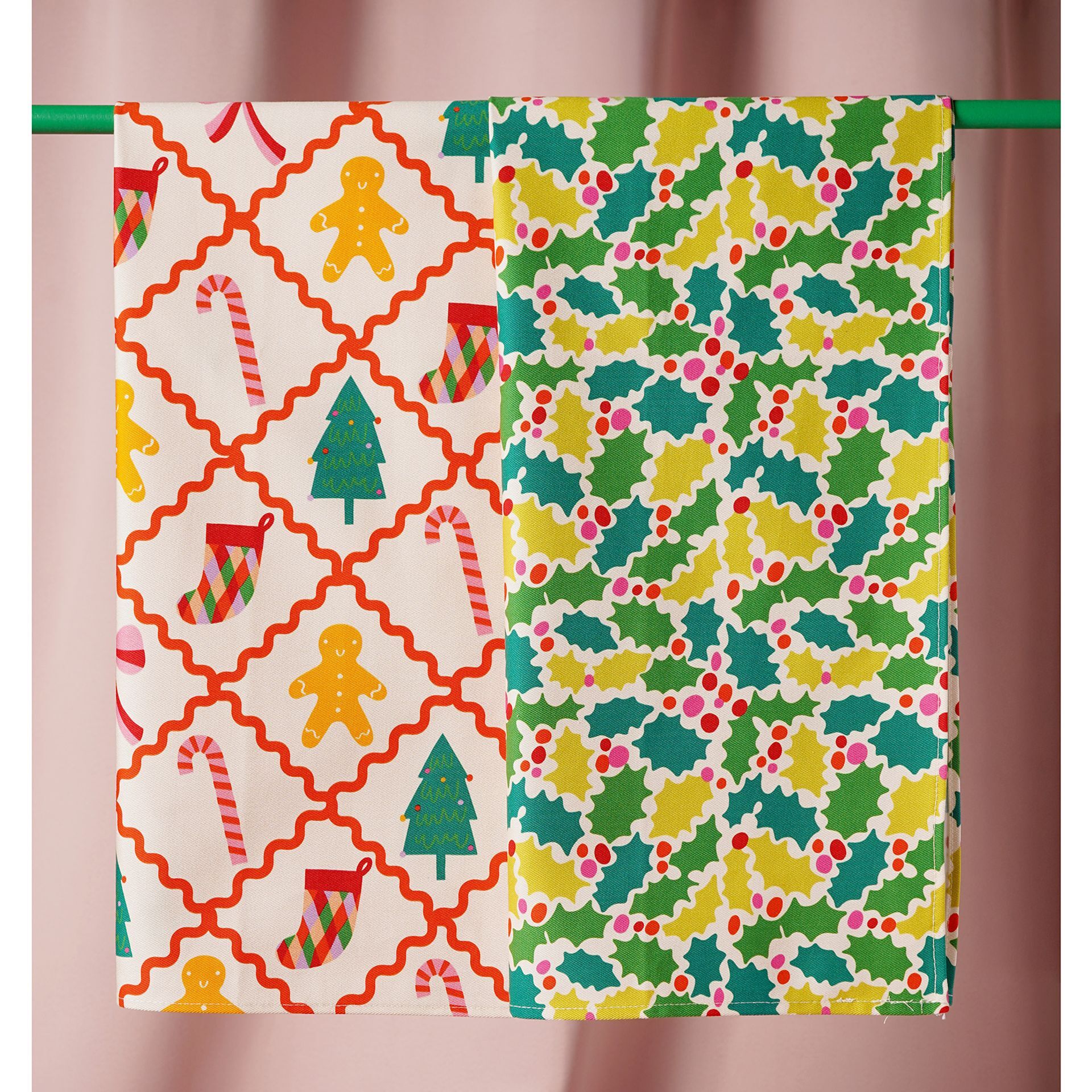 Raspberry Blossom Set Of 2 Tea Towels - Gingerbread & Holly – DK ...
