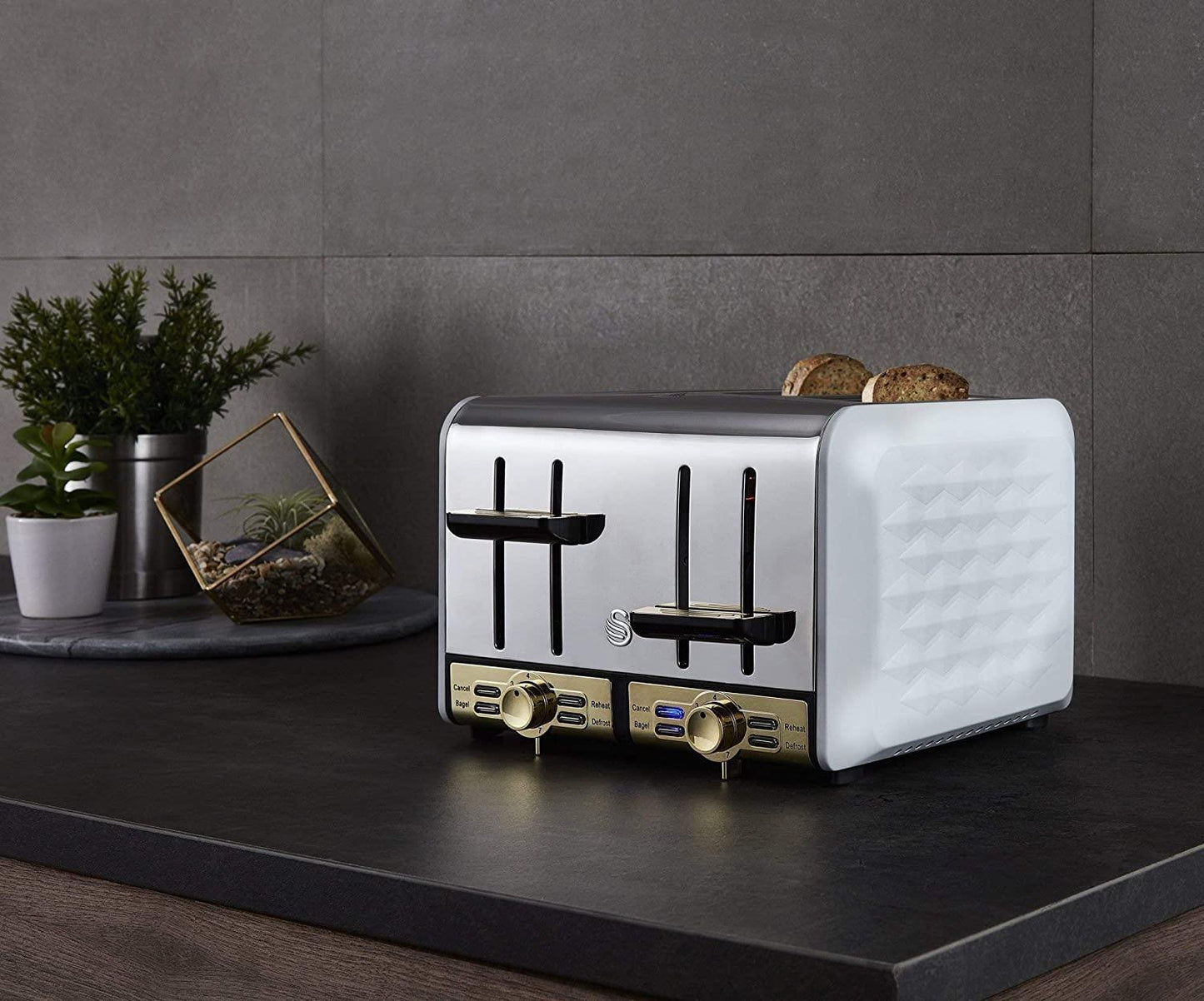 Swan Gatsby 4 Slice Toaster ST14084WHTN- White And Gold